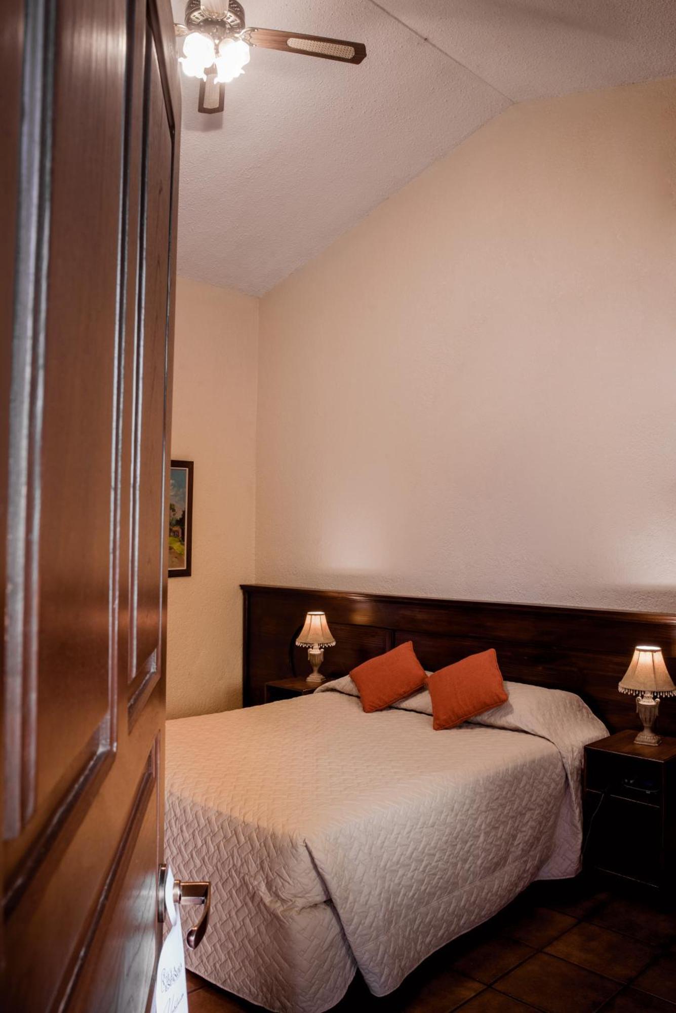 Hotel Villa Espanola Guatemala City Exterior photo