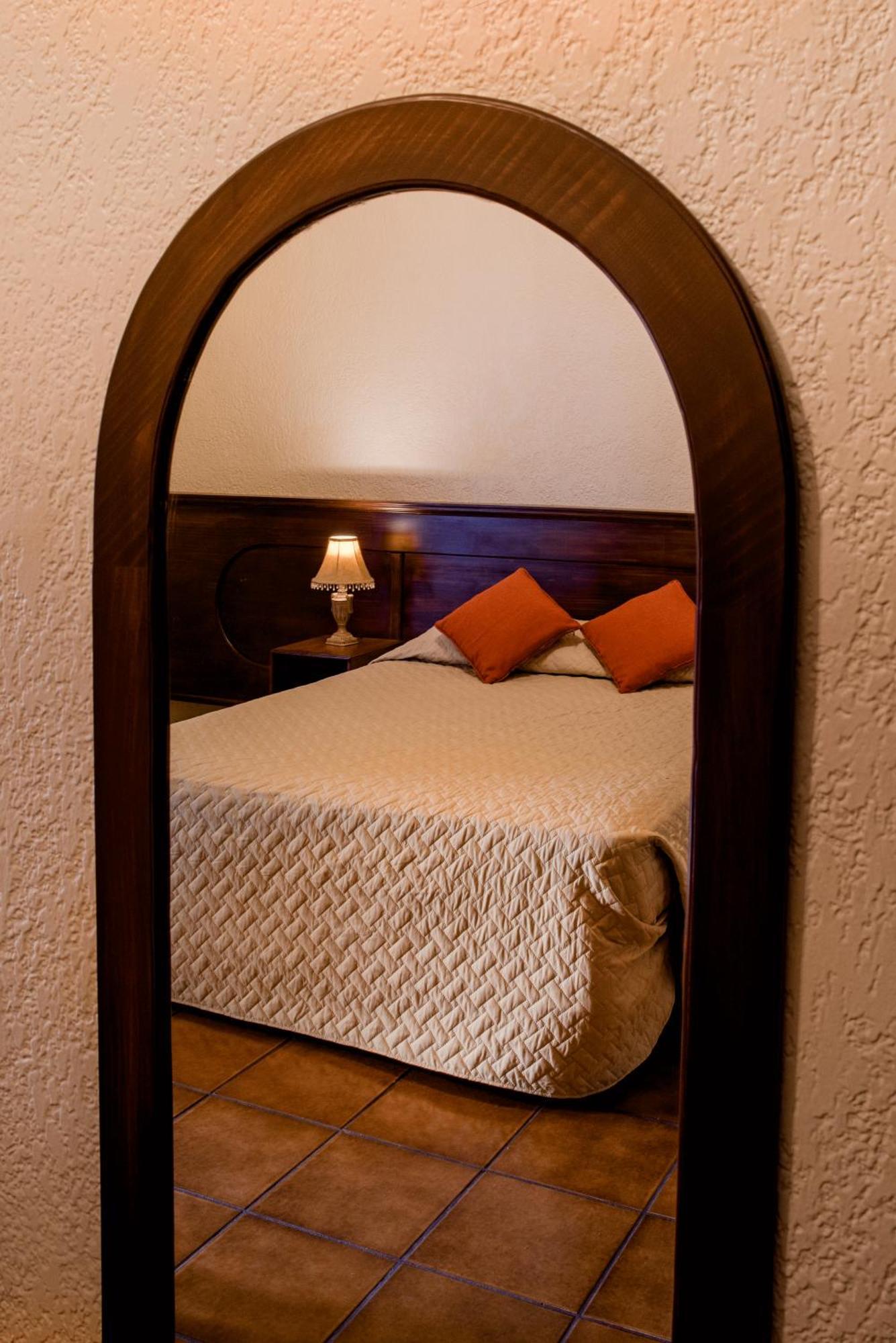 Hotel Villa Espanola Guatemala City Exterior photo